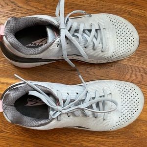 Basically brand new Altra Paradigm women’s size 8 shoe. Light blue.